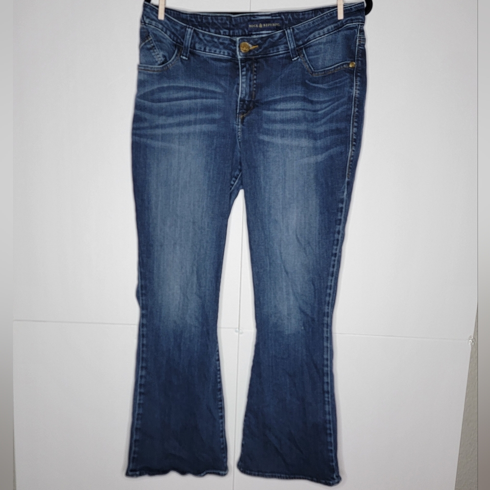 Rock & Republic Bootcut Jeans Rhinestone Wing Pockets Size 32